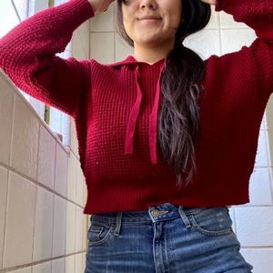 Cropped knit sweater with a hood